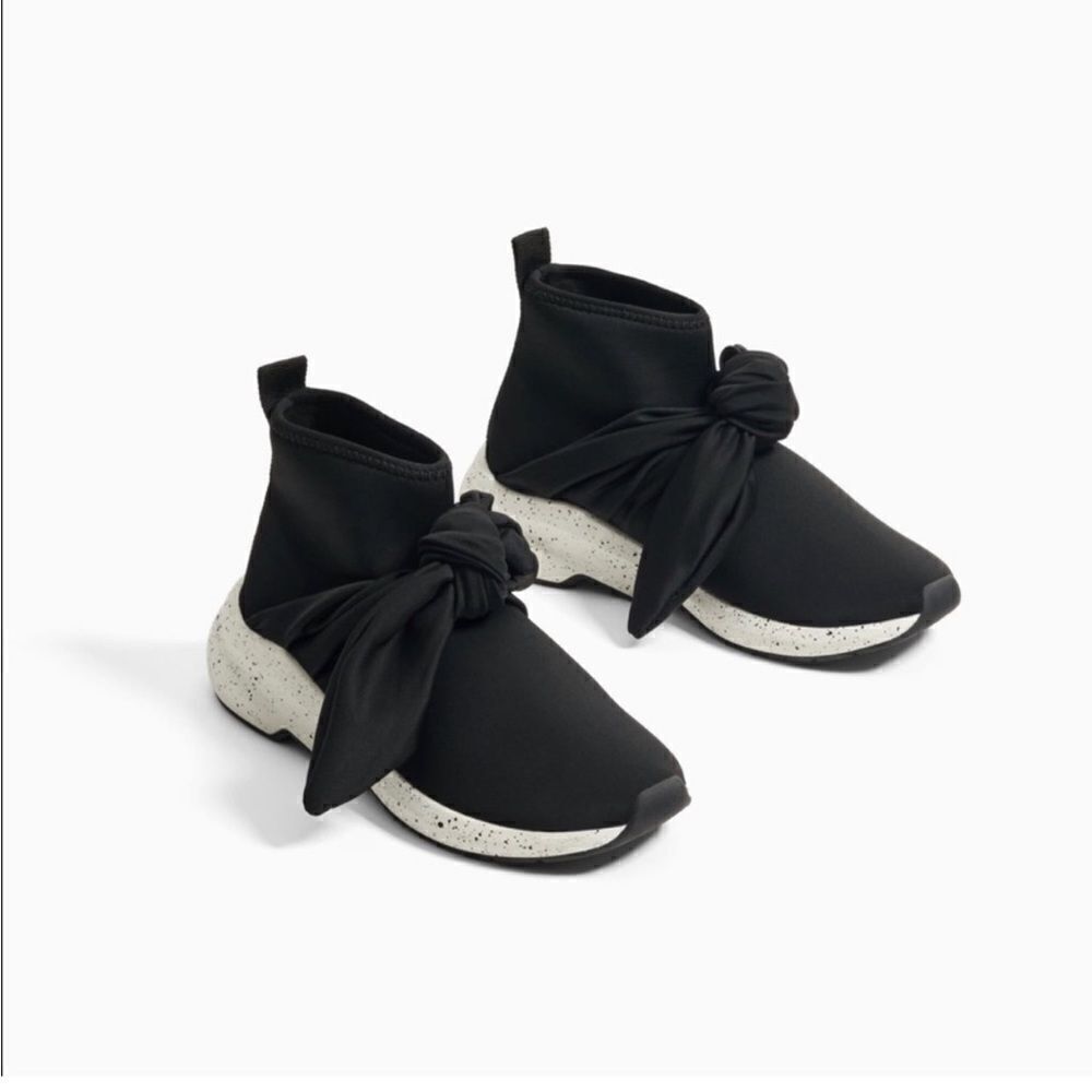 Zara black Girls Sock Sneaker pull on boots with ties Size -33 (US 1-1.5)